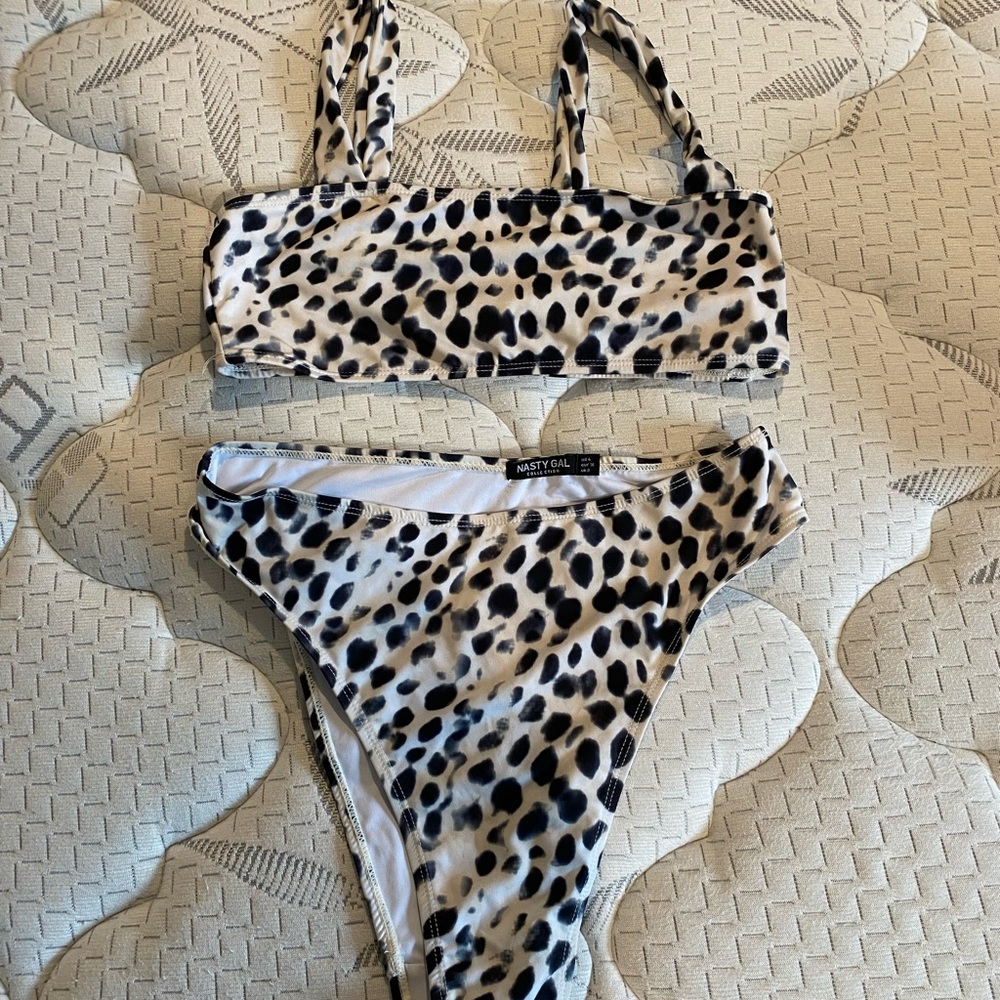 NASTY GAL leopard bathing suit size 4 top and bottom